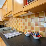 106 - The Townhouse By Shortstays - Sleeps 6 *