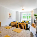 106 - The Townhouse By Shortstays - Sleeps 6 Galway
