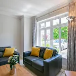 Ferienhaus 106 - The Townhouse By Shortstays - Sleeps 6