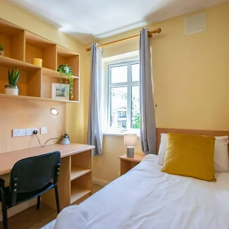 106 - The Townhouse By Shortstays - Sleeps 6 * Galway