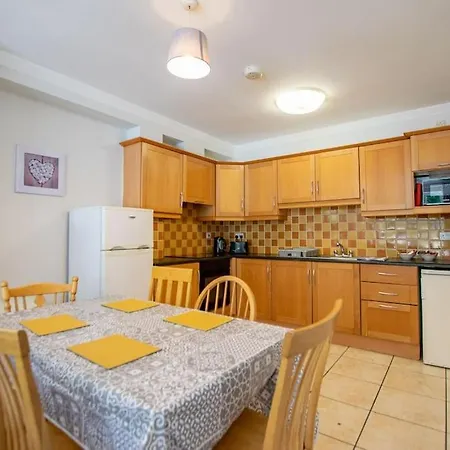 106 - The Townhouse By Shortstays - Sleeps 6 Semesterbostad