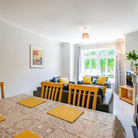 106 - The Townhouse By Shortstays - Sleeps 6 Galway